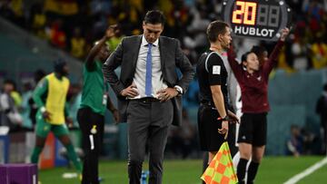 Uruguay's coach Diego Alonso reacts during the Qatar 2022 World Cup Group H football match between Ghana and Uruguay at the Al-Janoub Stadium in Al-Wakrah, south of Doha on December 2, 2022. (Photo by Pablo PORCIUNCULA / AFP)