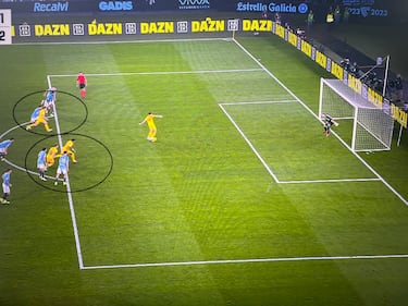 El penalti de Lewandowski se deb¨ªa haber repetido... ?por segunda vez!