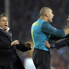 Víctor Valdés es la primera víctima de Mourinho