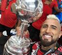 Vidal se alza como el más grande y vive así su nuevo día de festejos