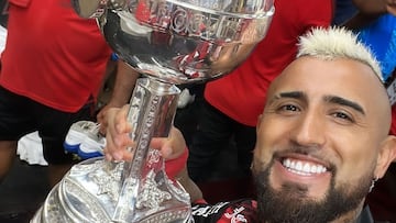 Vidal se alza como el más grande y vive así su nuevo día de festejos