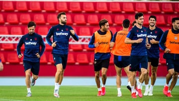 Los jugadores del Levante se ejercitan en la previa de LaLiga.