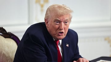 U.S. President Donald Trump speaks with members of the media following a call with military service members, on Thanksgiving, in Palm Beach, Florida, U.S., November 27, 2025. REUTERS/Anna Rose Layden TPX IMAGES OF THE DAY