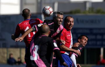 Hoy 1 de noviembre los veteranos del Torrejón y del Rayo Vallecano han goleado a la ELA en un partido solidario disputado en el Campo Municipal Las Veredillas.