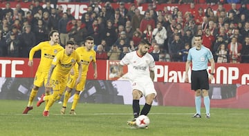 Banega marcó el 2-1 de penalti.