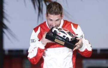 Sergio Ramos ganó la competición de karts tras la entrega de coches. 