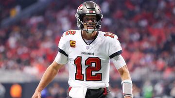 Tom Brady (10-0 contra Atlanta) lanzó cuatro pases de touchdown y los Tampa Bay Buccaneers derrotaron 30-17 a los Falcons en el Mercedes-Benz Stadium.