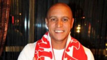 Roberto Carlos, con la bufanda del Sivasspor turco.