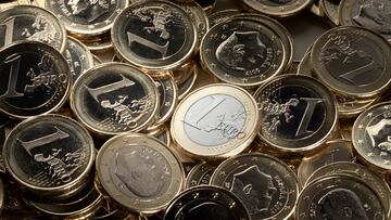 One euro coin prominent from among many euro pieces. EURO EUROS MONEDA MONEDAS