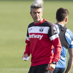 Martí: "Probablemente haya que reducir la plantilla en enero"