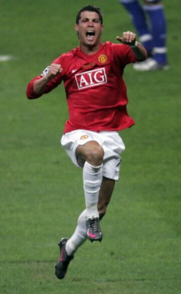 Cristiano Ronaldo también participó de la historia de los goles más importantes del Manchester United. Marcó el 14 de marzo de 2009 contra el Liverpool el gol 700.