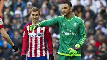 Griezmann y Keylor, durante un derbi en 2016.