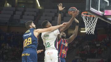 El Unicaja no perdona y vence al Baskonia en la última jugada