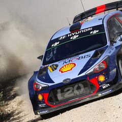 Neuville y Tanak se juegan el subcampeonato en Australia