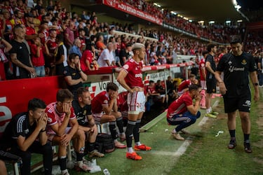 Los jugadores del Nástic de Tarragona desolados.