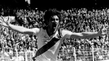 Fernando Morena celebra uno de sus goles con el Rayo Vallecano. 