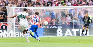 Tras un corner favorable al Atlético de Madrid, el Elche salió a la contra. Tras un gran control y pase de Álvaro Rodríguez Rafa Mir empató el encuentro. 