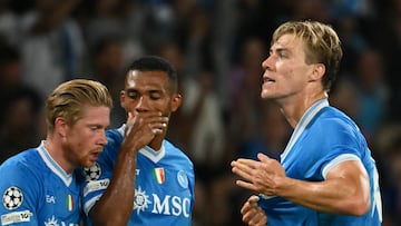 Napoli's Danish forward #19 Rasmus Hojlund celebrates scoring his team's first goal during the UEFA Champions League phase 2 football match Napoli vs Sporting Lisbon at the Diego Armando Maradona stadium in Naples on October 1, 2025. (Photo by Alberto PIZZOLI / AFP)