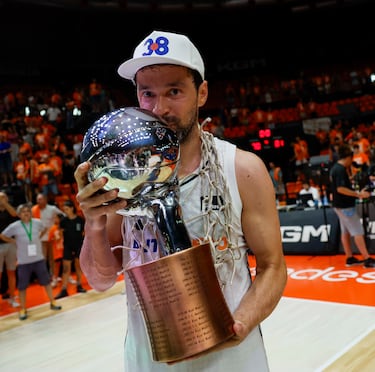 He turned down James Harden and $19.5 million: “They put James on the phone and I was nearly convinced”