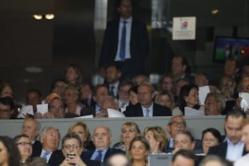 Gran ambiente en el palco del Bernabéu. Fernando Fernández Tapias, José Manuel García-Margallo, José Ignacio Wert y Jesús Posadas. 