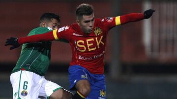 Futbol, Union Espa&Atilde;&plusmn;ola vs Audax Italiano.
 Decimoquinta fecha, campeonato de Clausura 2016/17
 El jugador de Union Espa&Atilde;&plusmn;ola, Cesar Pinares, derecha, juega el bal&Atilde;&sup3;n contra  Audax Italiano durante el partido de primera division en el estadio Santa Laura, Santiago, Chile.
 19/05/2017
 Marcelo Hernandez/Photosport***************
 
 Football, Union Espanola vs Audax Italiano
 15th date, Clousure Championship 2016/17
 Union Espanola&#039;s player Cesar Pinares,, right,  play the ball against Audax Italiano during the first division football match at Santa Laura stadium in Santiago, Chile.
 20/05/2017
 Marcelo Hernandez/Photosport