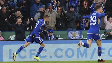 Jamie Vardy comanda a Leicester City en un fin de semana que dejó algunas sorpresas en la Emirates FA Cup. El delantero inglés sigue liderando a los Foxes.