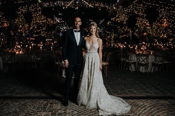 El central uruguayo del Atlético de Madrid, Diego Godín, y su mujer Sofía Herrera contrajeron matrimonio en la parroquia San José de Manga, en Montevideo (Uruguay).