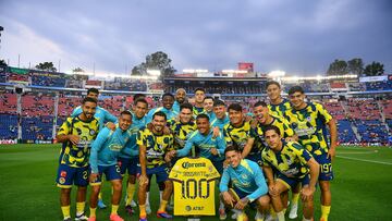 Jonathan Dos Santos receives commemorative jersey recognition for his 100 games during the 7th round match between America vs Guadalajara as part of the Liga BBVA MX, Torneo Apertura 2024 at Ciudad de los Deportes Stadium on September 14, 2024 in Mexico City, Mexico.