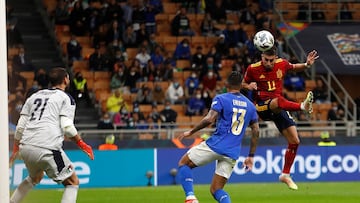 Ferran marca uno de los goles del Italia-Espa?a en San Siro el pasado mes de octubre de 2021.