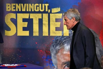 Quique Setién was presented as the new Barcelona head coach on Monday.