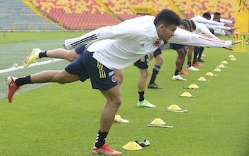 El equipo de Reinaldo Rueda realizó su última práctica en la capital colombiana en el estadio El Campín. Viajarán a Montevideo este martes 5 de octubre y allí continuarán con su preparación para enfrentar a la Selección de Uruguay este jueves 7 de octubre. 