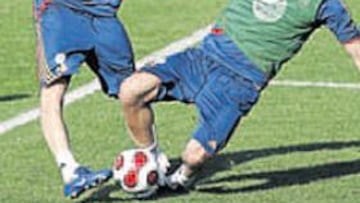 <b>EL MADRIDISTA LE DOBLÓ EL TOBILLO</b>. El entrenamiento llegaba justo al final cuando Sergio Ramos se lanzó al suelo tratando de evitar el disparo de Torres. El defensa derribó al delantero, que tenía apoyado el pie en el momento del impacto, y le dobló el tobillo.