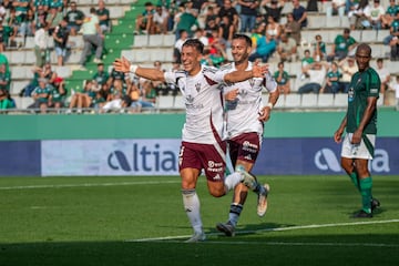 En su primera titularidad de la temporada, se sac un zurdazo inapelable para poner la puntilla al Racing de Ferrol. Al lateral del Albacete le lleg un baln rechazado por el meta local y no se lo pens dos veces para pegarle con potencia al fondo de las mallas.