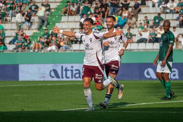En su primera titularidad de la temporada, se sacó un zurdazo inapelable para poner la puntilla al Racing de Ferrol. Al lateral del Albacete le llegó un balón rechazado por el meta local y no se lo pensó dos veces para pegarle con potencia al fondo de las mallas.