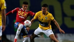 Futbol, Everton vs Union Espanola.
Fecha 12, Campeonato Nacional 2021.
El jugador de Union Espanola Benjamin Galdames, izquierda, disputa el balon con Dilan Zuniga de Everton durante el partido de primera division realizado en el estadio Sausalito de Vina del Mar, Chile.
23/07/2021
Andres Pina/Photosport

Football, Everton vs Union Espanola.
12th date, 2021 National Championship.
Union Espanola's player Benjamin Galdames, left, battles for the ball against Dilan Zuniga of Everton during the first division match held at the Sausalito stadium in Vina del Mar, Chile.
23/07/2021
Andres Pina/Photosport