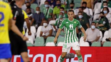 Andr&eacute;s Guardado durante el partido contra el C&aacute;diz