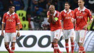 LAMENTACIONES. Luisao, con las manos en la cara, tras encajar el 2-1 en la final de la Europa League.