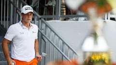 ATLANTA, GEORGIA - AUGUST 26: Viktor Hovland of Norway walks onto the first tee during the third round of the TOUR Championship at East Lake Golf Club on August 26, 2023 in Atlanta, Georgia.   Cliff Hawkins/Getty Images/AFP (Photo by Cliff Hawkins / GETTY IMAGES NORTH AMERICA / Getty Images via AFP)