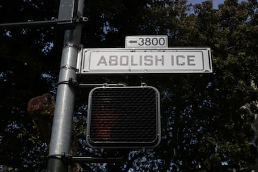 Miles de personas en la protesta en San Francisco contra el ICE. La ciudad de California se une así al resto de lugares en EE.UU. que han asumido una huelga general en contra de las actuaciones del Servicio de Inmigración y Control de Aduanas.