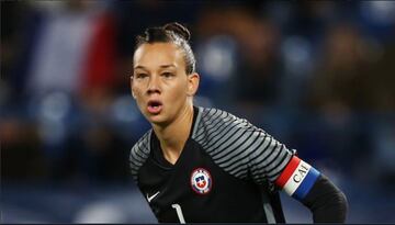 Es una de las mejores porteras del mundo, por lo que actualmente se encuentra jugando con el PSG, en 2018 tomaron la cima del campeonato de Francia, con una Endler impresionante que mantuvo su arco limpio durante 11 fechas. Ahora ya se encuentra haciendo historia con su selección, pues el equipo con el que juga es el primero en la historia de Chile en clasificarse a un campeonato del Orbe.