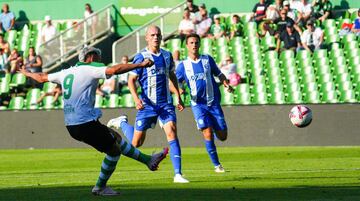 Arana fue la principal amenaza del Racing durante el primer tiempo.