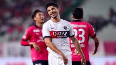 Paris Saint-Germain's Carlos Soler (C) reacts to a missed shot at goal during the friendly football match between France's Paris Saint-Germain and Japan's Cerezo Osaka at Nagai Stadium in Osaka on July 28, 2023. (Photo by PAUL MILLER / AFP)