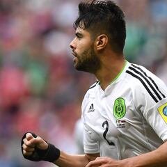 Tranquilos azulcremas, Néstor Araujo ya es águila