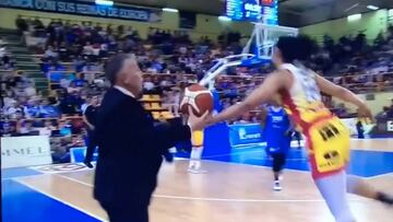 Primer partido de la final y el técnico del Perfumerías tiene un cruce de cables épico