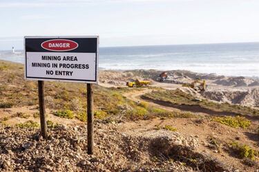 Surfistas contra mineros por ¡°uno de los ¨²ltimos sitios en Sud¨¢frica donde perderte¡±