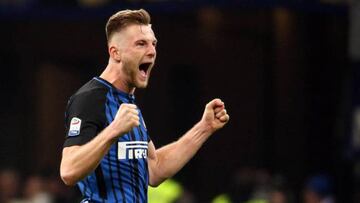 Milan Skriniar durante un partido con el Inter de Milan en la Serie A.