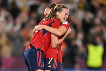 Las jugadoras celebran el primer Mundial de Fútbol Femenino para la selección española. 