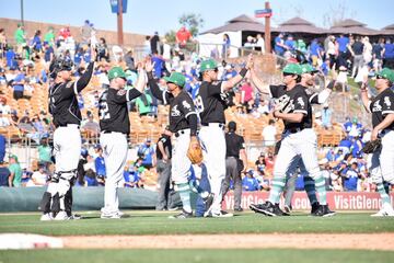 Tal vez los White Sox piensen usar la gorra en color verde por más de un día. En el béisbol las supersticiones lo son todo.