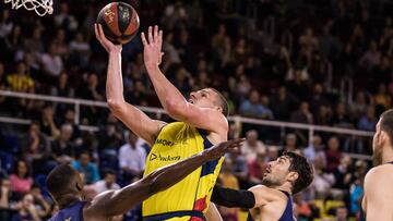 Oliver Stevic, ante el Barcelona.