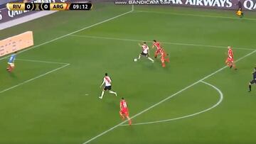 El conjunto millonario tuvo un inicio de encuentro duro pero pronto mostró su contundencia en el área rival con una gran acción del recién llegado al equipo.